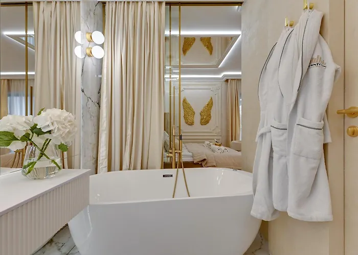 Nadmotlawie Jacuzzi Mirror By Downtown Apartamento