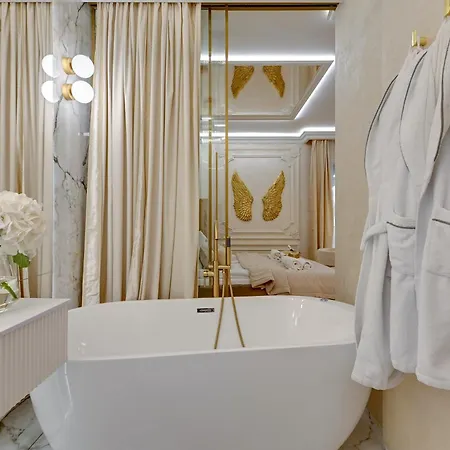 Jacuzzi Mirror By Downtown Apartment