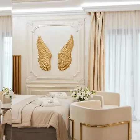 Jacuzzi Mirror By Downtown Apartment