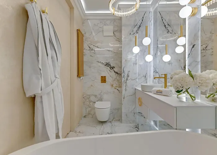 Nadmotlawie Jacuzzi Mirror By Downtown *